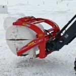 oplus_1048576 Paalileikkuri irrottaa muovit ja halkaisee paalin